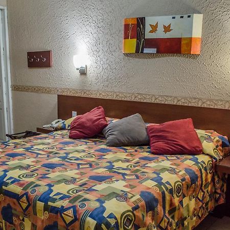 Hotel Posada Regis Гуадалахара Екстериор снимка