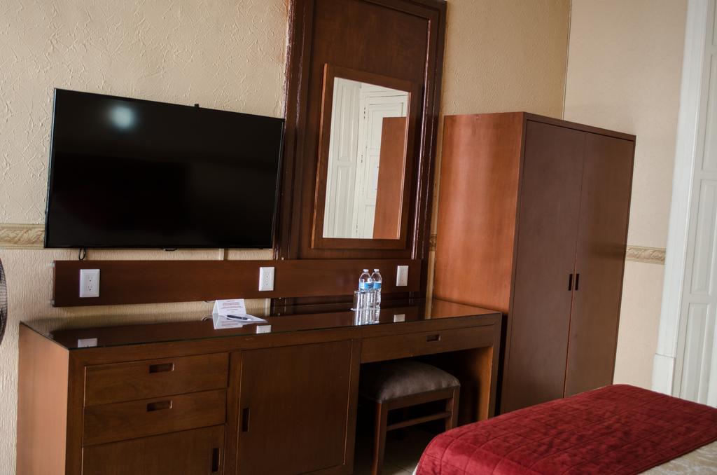 Hotel Posada Regis Гуадалахара Екстериор снимка