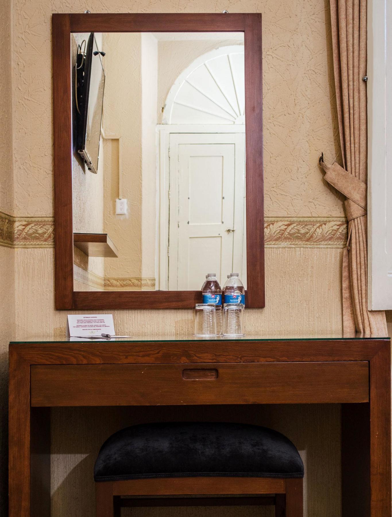 Hotel Posada Regis Гуадалахара Екстериор снимка