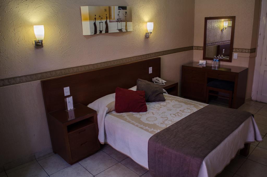 Hotel Posada Regis Гуадалахара Екстериор снимка