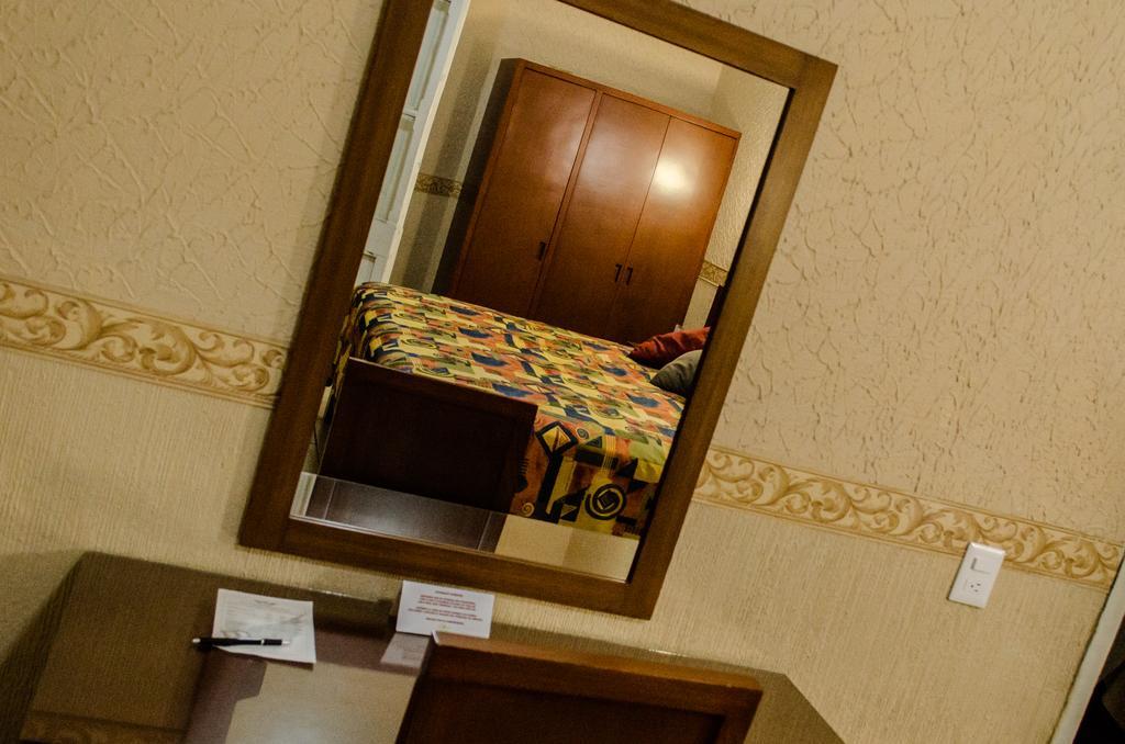 Hotel Posada Regis Гуадалахара Екстериор снимка