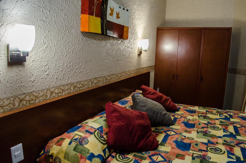 Hotel Posada Regis Гуадалахара Екстериор снимка